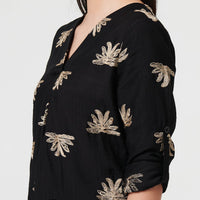 Embroidered Pleat 3/4 Sleeve Blouse