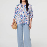 Abstract Curve Hem 3/4 Sleeve Shirt