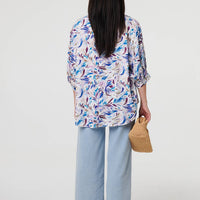 Abstract Curve Hem 3/4 Sleeve Shirt