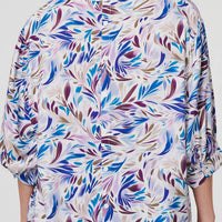 Abstract Curve Hem 3/4 Sleeve Shirt