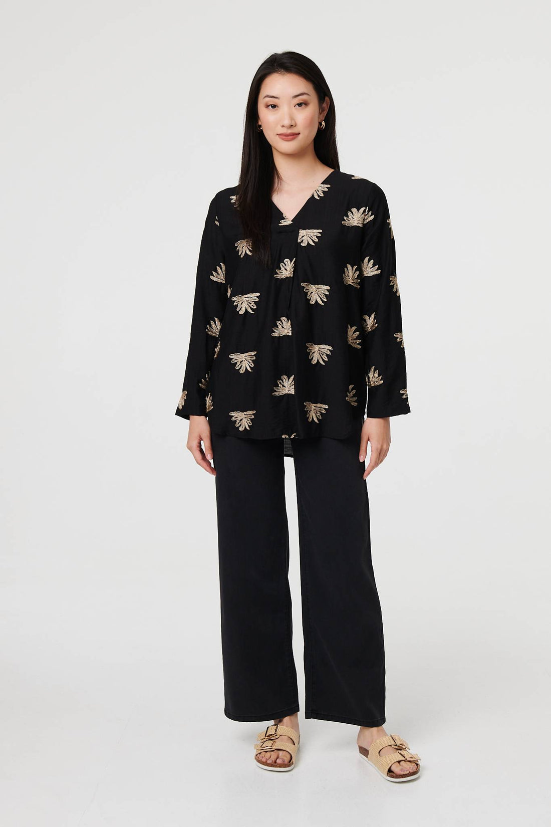 Embroidered Pleat 3/4 Sleeve Blouse