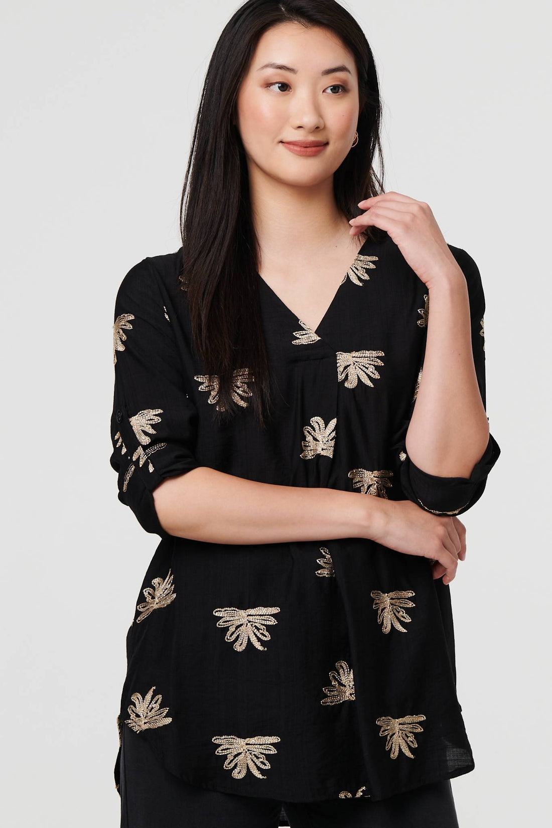 Embroidered Pleat 3/4 Sleeve Blouse