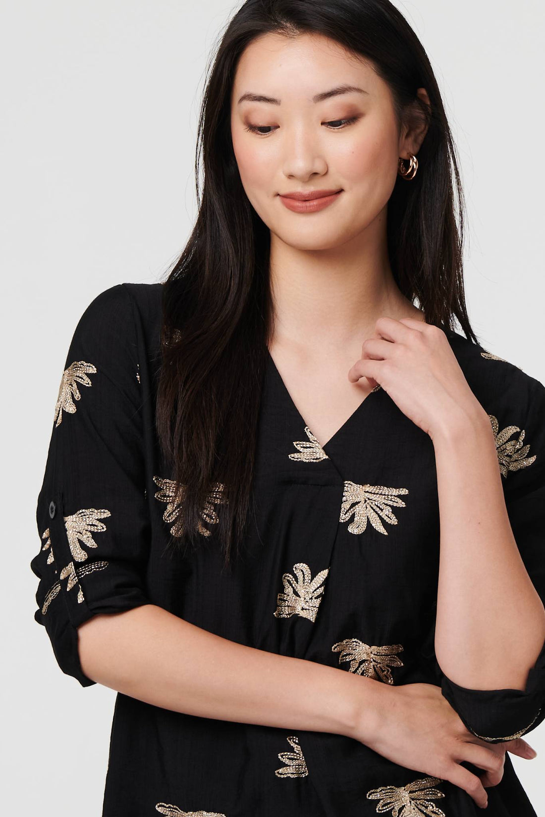 Embroidered Pleat 3/4 Sleeve Blouse