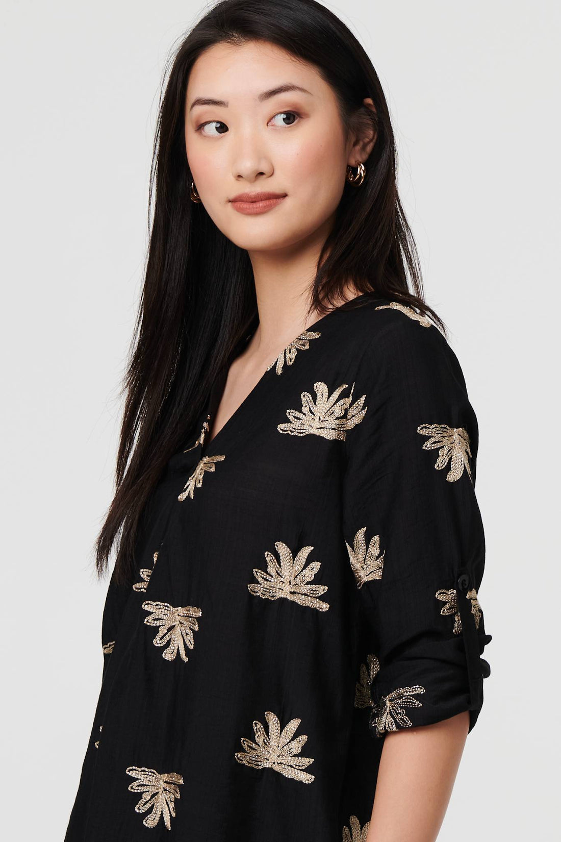 Embroidered Pleat 3/4 Sleeve Blouse