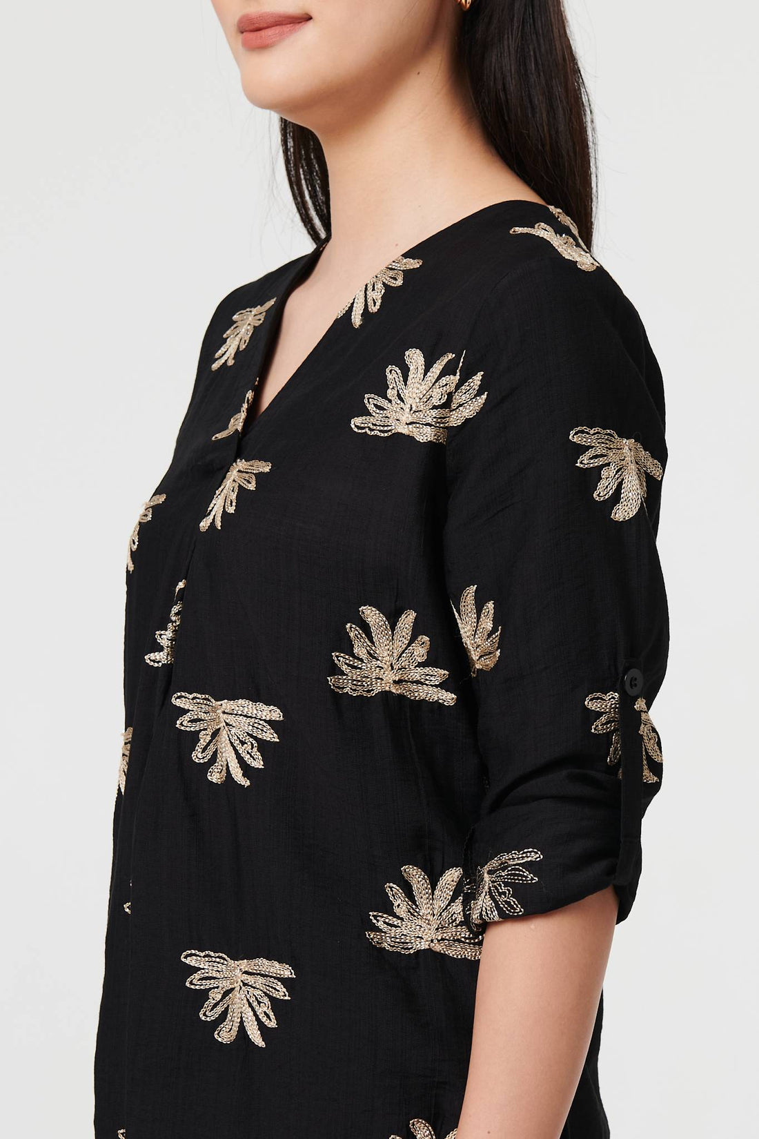 Embroidered Pleat 3/4 Sleeve Blouse
