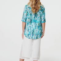 Printed 3/4 Sleeve Relaxed V-Neck Blouse