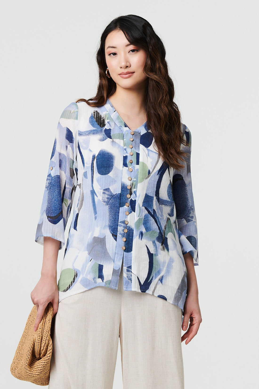 Abstract 3/4 Sleeve Curve Hem Shirt
