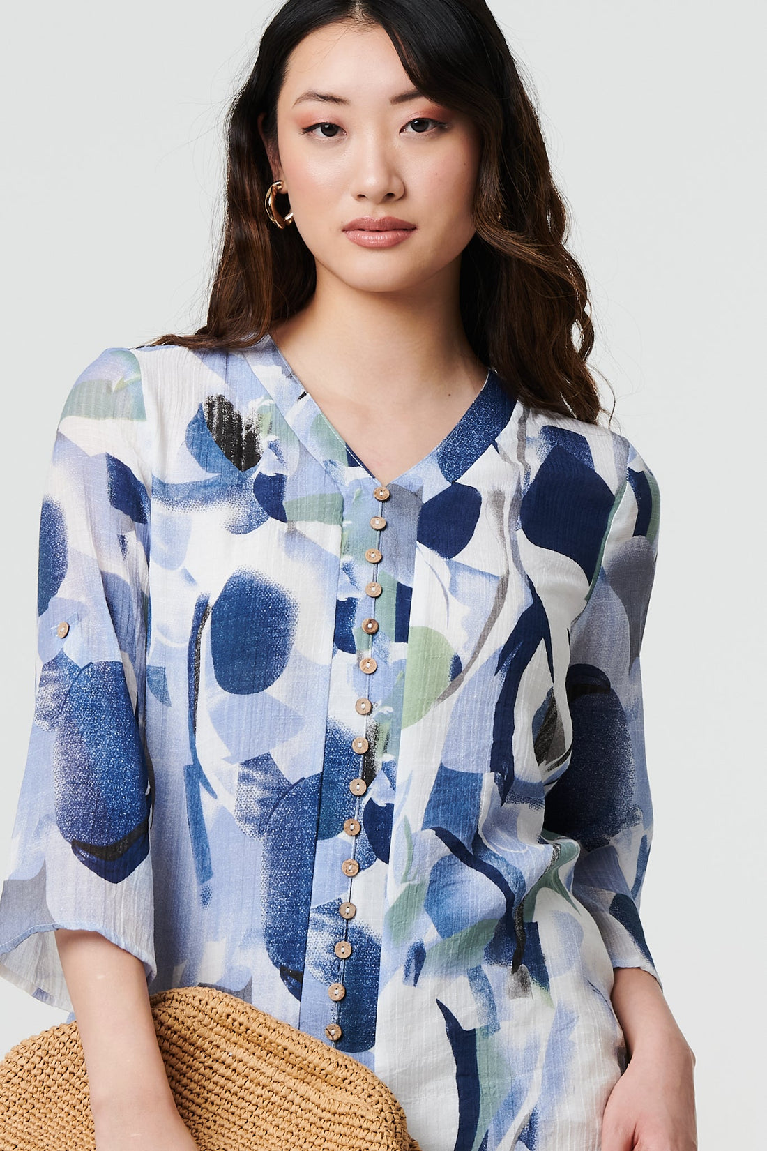 Abstract 3/4 Sleeve Curve Hem Shirt