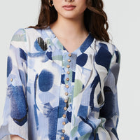 Abstract 3/4 Sleeve Curve Hem Shirt