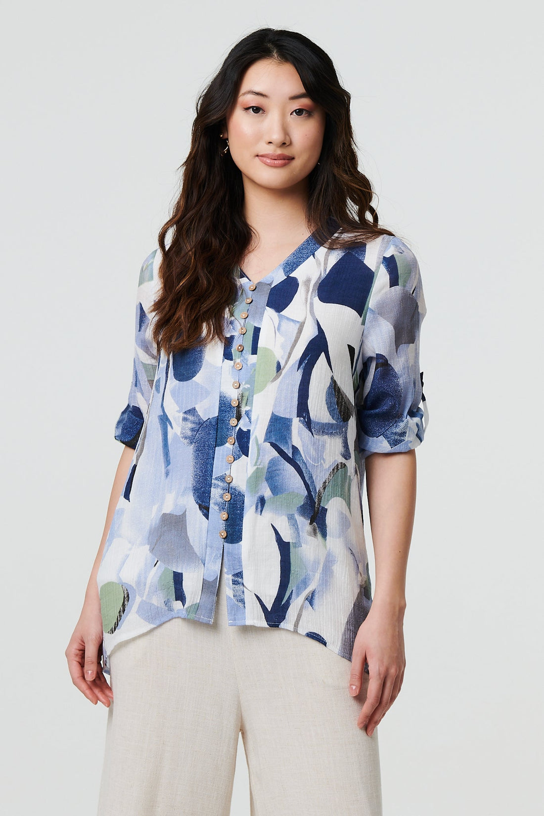 Abstract 3/4 Sleeve Curve Hem Shirt