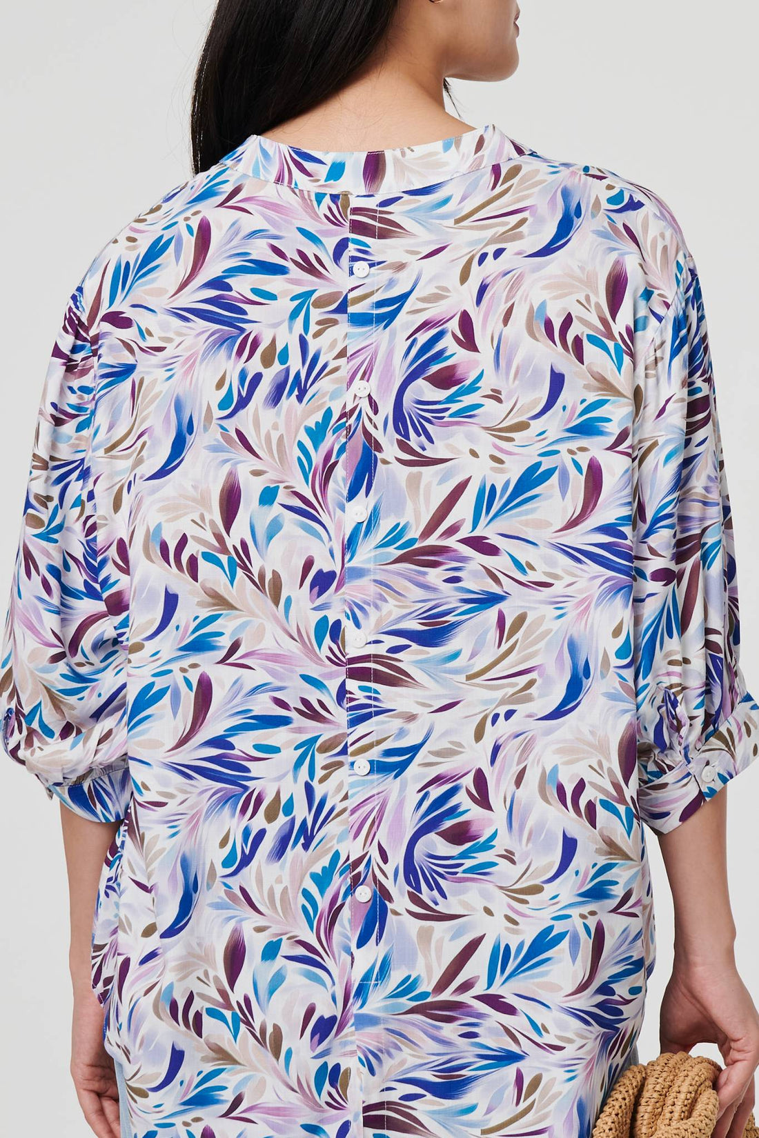 Abstract Curve Hem 3/4 Sleeve Shirt